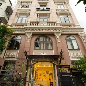  Проживание в семье Maison Royale